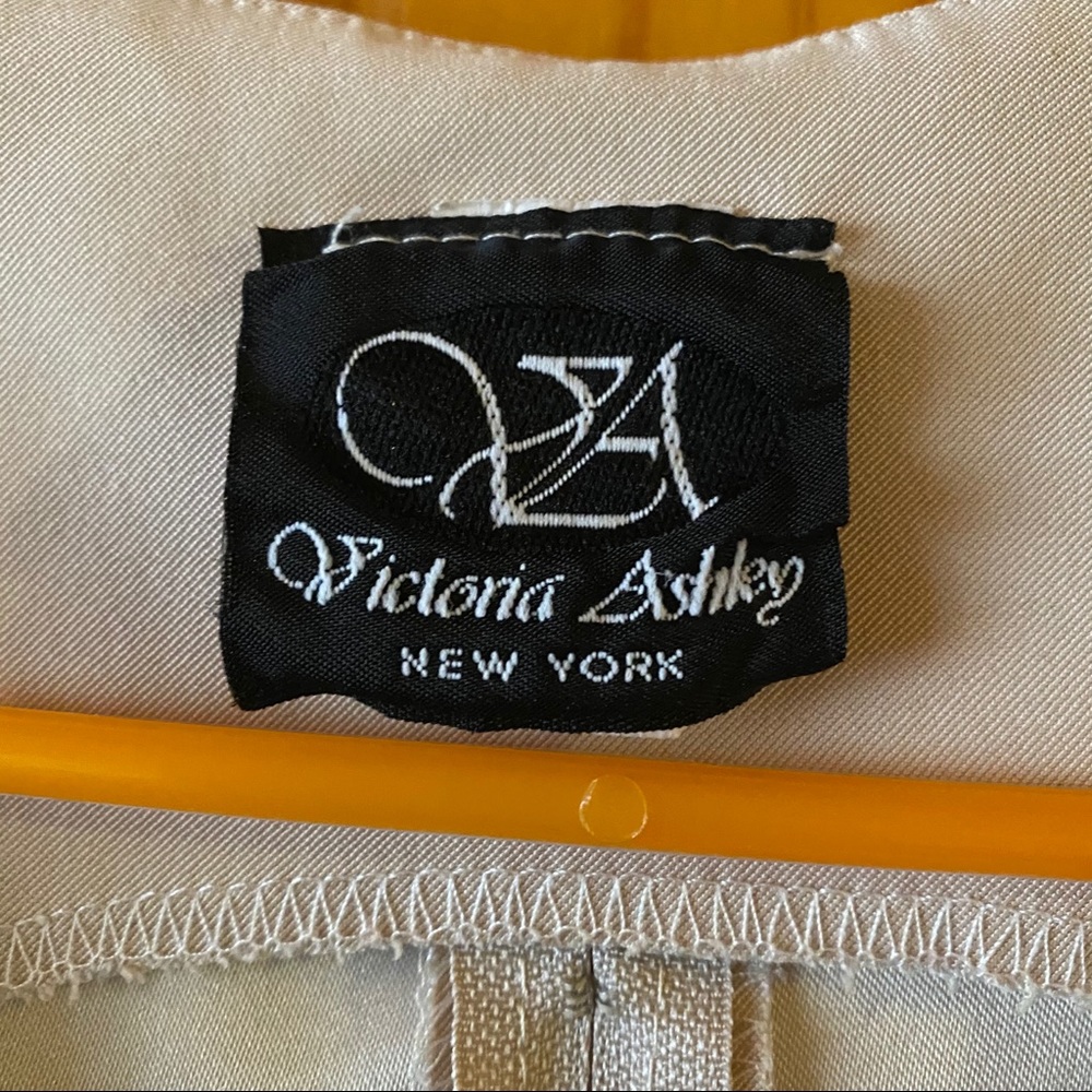 Victoria Ashley Blouse - Picture 3 of 3